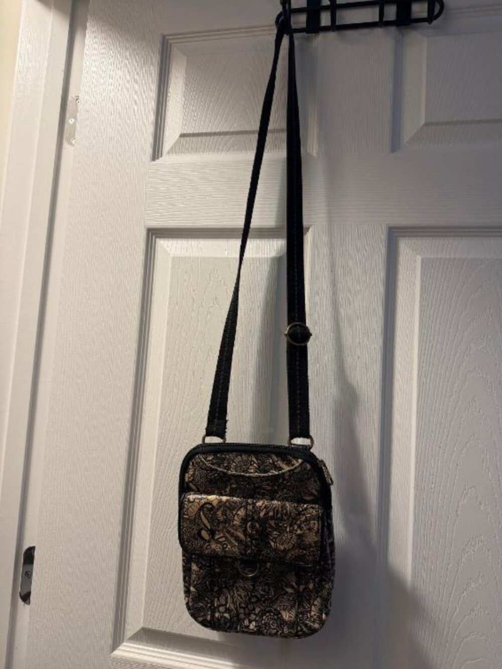 Sakroots Artist Floral Crossbody Purse